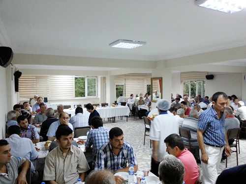 Cide Souksu Dernei her yl Ramazan Ay'nn ilk cumartesi akamnda dzenlemi olduun geleneksel iftar program 13 Temmuz 2013 Cumartesi akam dernek merkezinde davetlilerin ve yelerin geni katlmyla gerekletirildi.