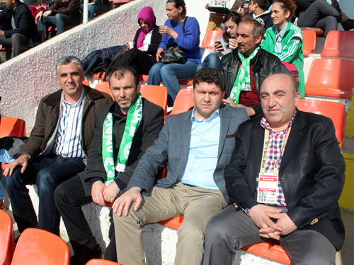 TFF 3. Lig 3. Grup 27. hafta msabakasnda Anadolu skdar 1908 Spor ile Etimesgut Bld. Beylerbeyi 75. yl Stad'nda bir araya geldi.