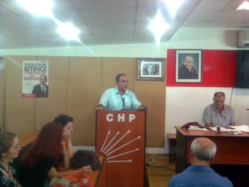 Eitim balamadan nce CHP skdar le Bakan Mustafa etinkaya sandk grevlilerine bir konuma yapt.