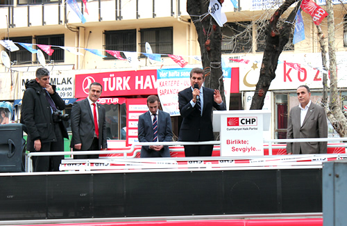CHP stanbul Bykehir Belediye Bakan Aday Mustafa Sargl, skdar'da halka seslendi