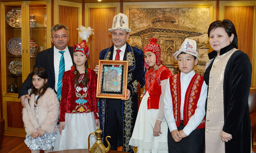 engelky lkokulu 23 Nisan Etkinlikleri iin skdar Belediye Bakan Hilmi Trkmen'i makamnda ziyaret etti.