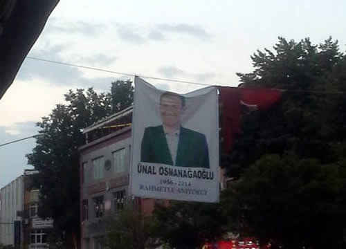 MHP skdar le Bakanl nal Osmanaaolu iin ile binas nnde bulunan sokakta iftar dzenledi.