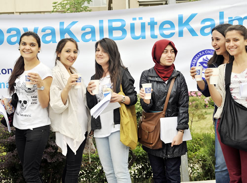 Trkiye'de vatandalara cretsiz orba datmn ilk kez balatan skdar Belediyesi, bu gelenei bu kez niversitelere tad.