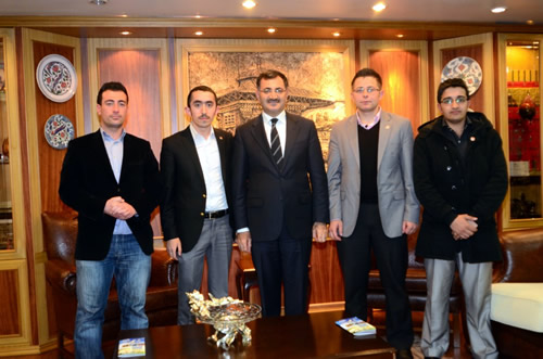 Sultanbeyli Anadolu mam Hatip Lisesi Mezunlar ve Mensuplar Dernei, skdar Belediye Bakan Mustafa Kara'y ziyaret etti.