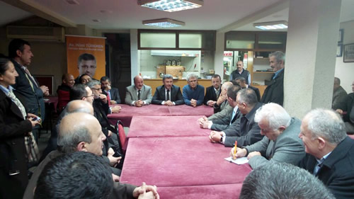AK Parti skdar Belediye Bakan Aday Hilmi Trkmen, cadiye Spor Kulbn ziyaret etti.