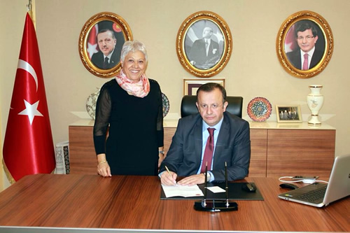 Trkiye Emekliler Dernei skdar ube Bakan Fatma nerge, ev sahibi olmayan emekliler iin TOK'nin yapaca evlerden emeklilere kontenjan ayrlmas konusunda skdar Belediyesi ile protokol imzalad.