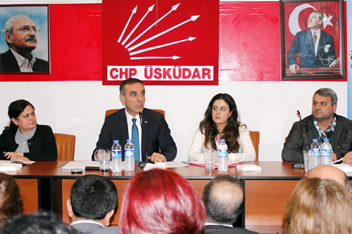 CHP skdar le Bakan Erdoan Altan, rgt toplantsna ilk olarak skdar'dan Milletvekili aday aday olan adaylara ncelik verdi.