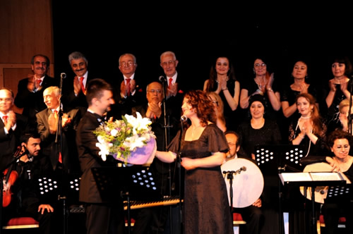 skdar Halk Eitimi Merkezi Trk Mzii Topluluu Altunizade Kltr Merkezi'nde yl sonu konseri verdi.