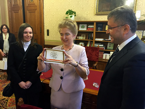 Macaristan Parlamentosu'nu da ziyaret eden heyet, Parlamento Bakan Dr. Mata Matrai tarafndan kabul edildi.