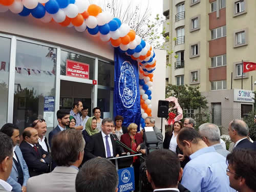 Üsküdar Belediyesi tarafından yaptırılan Ünalan Mahalle Muhtarlığı düzenlenen törenle hizmete açıldı.