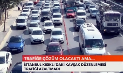 skdar'a inenlerle kprye geenlerin birbirine karmasn engellemek iin aylardr yaplan yol almas ve yeni konulan dubalarn ii daha da karmaklatrarak trafii iyice kemekee dndrmesi oldu.