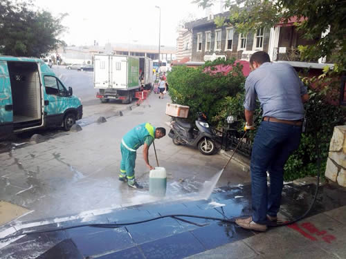 Temizlik leri Mdrl ekipleri, temizlik almalarn mahalle muhtarlaryla da ibirlii yaparak devam ettiriyor.