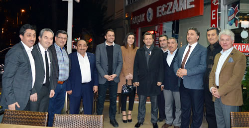 AK Parti stanbul 1. Blge'nin tanm ve deneyimli Milletvekili Adaylar, istikrarl bir ekilde biraraya gelmeyi hedefledikleri toplantlarn bu ay Av. Mustafa Demiral'in ev sahipliinde skdar'da yaptlar.