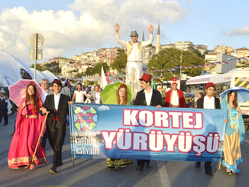 Ktibim Festivali Kortej Yry, renkli grntlere sahne oldu