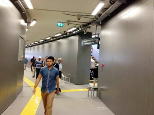 stanbul Metrosu Gayrettepe stasyonu ve Zincirlikuyu Metrobs Dura arasnda yaplan tnelle birbirine baland.