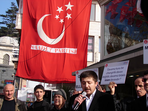 Saadet Partisi skdar Genlik Kollar ''Muhteem Yzyl'' dizisini protesto etti.