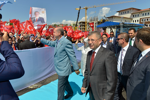 Cumhurbakan Recep Tayyip Erdoan, skdar Belediyesi'nin yeni Trkiye'ye kazandrd 22 yeni eserin al ve temel atma trenine katld
