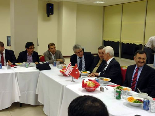 Cumhurbakan Dervi Erolu'nun stanbul temaslar kapsamnda, skdar Belediyesi Genlik Merkezi'ni ziyaret etti.