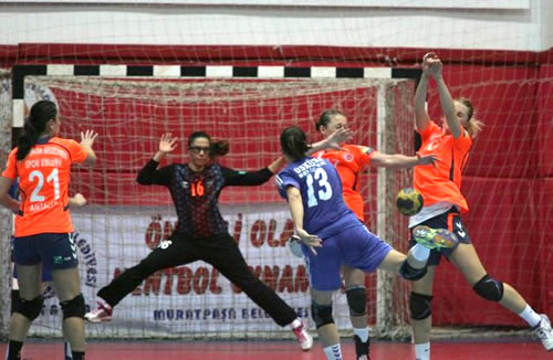 Trkiye Hentbol Bayanlar Sper Ligi'nin 5. haftasnda skdar Belediye Spor Kulb deplasmanda Muratpaa Belediyespor Kulb'ne 37-22 malup oldu.