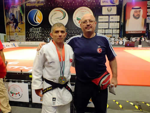 skdar Belediyespor, sporcusu Ufuk Erkul 5. Dnya Veteranlar Judo ampiyonas'nda Trkiye'yi temsil etti.