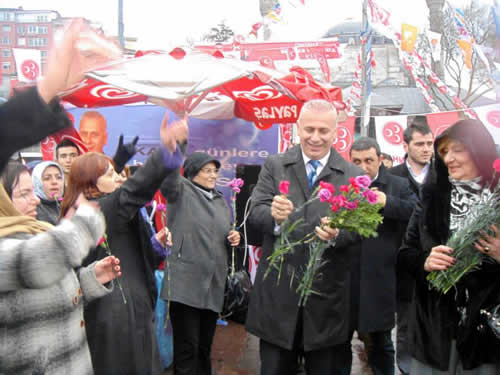 Milliyeti Hareket Partisi skdar Belediye Bakan Aday Habib Suimez, ''8 Mart Dnya Kadnlar Gn''n kutlad.