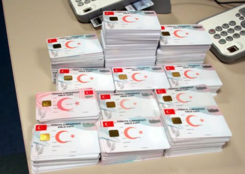 Trkiye Cumhuriyeti Kimlik Kart'nn, 2014 ylnn ilk eyreinde vatandalara verilmeye balanmas planlanyor.