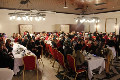 AK Parti Kadn Kollar ''Teekkr Program'' dzenledi