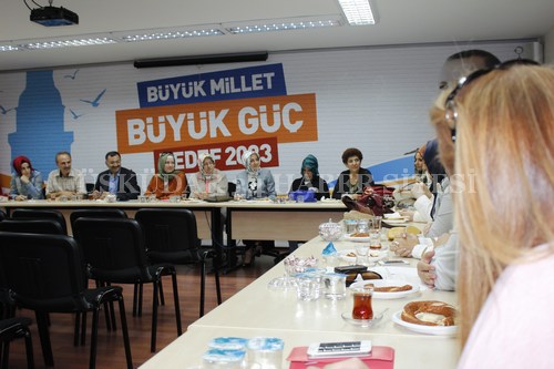 AK Parti skdar Kadn Kollar yeni ynetim kurulu ilk toplantsn yapt