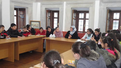 skdar Belediyesi Bilgi Evleri, ''Yazar Olsa Ne Yazar?'' st balkl okur-yazar bulumalaryla yelerini sevdikleri kitaplarn yazarlaryla buluturuyor.