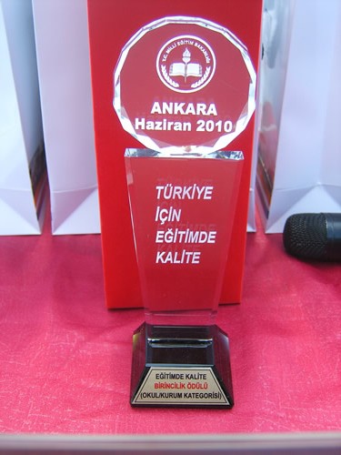 Çengelköy Lisesi yılın en kaliteli okul değerlendirmesinde 2010 yılı Türkiye Birincisi oldu.