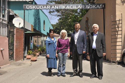 Üsküdar Belediyesi'nin katkıları ile Internatıonal Art Center (IAC) İstanbul tarafından hizmete sokulan Üsküdar Antikacılar Sokağı, Türkiye'nin dört bir tarafından gelen antika severleri ağırladı.