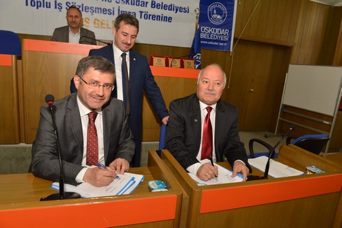 ​Üsküdar Belediyesi ile Hizmet-İş Sendikası arasında yaklaşık 80 işçiyi kapsayan Toplu İş Sözleşmesi, Üsküdar Belediyesi'nde düzenlenen törenle imzalandı.