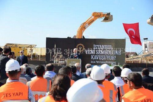 amlca Camii'nin temeli, evre Bakan Erdoan Bayraktar ve skdar Belediye Bakan Mustafa Kara'nn katld sade bir trenle atld.