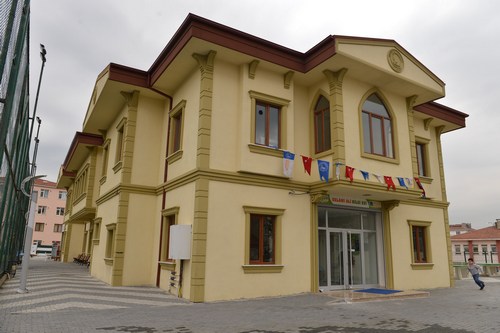 Selami Ali Mahallesi'nde yapımı tamamlanan Selami Ali Spor Merkezi ve Bilgi Evi hizmete girdi.