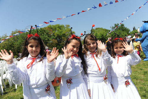 Cumhuriyetimizin kuruluunun 92. yln kutladmz bu gnlerde, 23 Nisan Haftas kapsamnda skdar Belediyesi tarafndan 27-29 Nisan tarihleri arasnda skdar'da ocuk enlikleri dzenlendi.