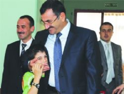 Mustafa Kara, bayramda çocukları unutmadı.