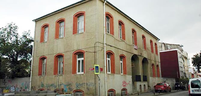skdar Belediyesi Nersesyan Yermonyan okulu binasn kiralad
