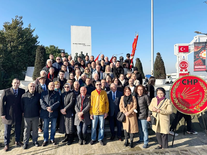 18 Mart anakkale Zaferi'nin 109. yl skdar emsipaa Meydan'nda dzenlenen resmi trenle kutland.