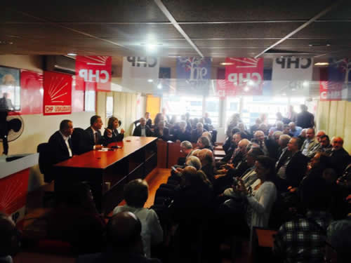 CHP Üsküdar İlçe Örgütü, 05 Ekim 2014 pazar (Bayramın 2. günü) günü saat 11:00'da ilçe binasında düzenlenen bayramlaşma merasiminde bir araya gelerek bayramlaştı.
