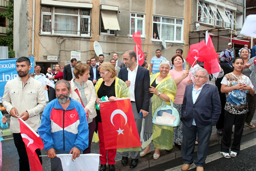 Selami Ali Efendi Mahallesi'nde iledeki mzisyenlere olmak amacyla kurulan Gen Mzisyenler Dernei'nin al Bakan Hilmi Trkmen'in katld trenle gerekletirildi.