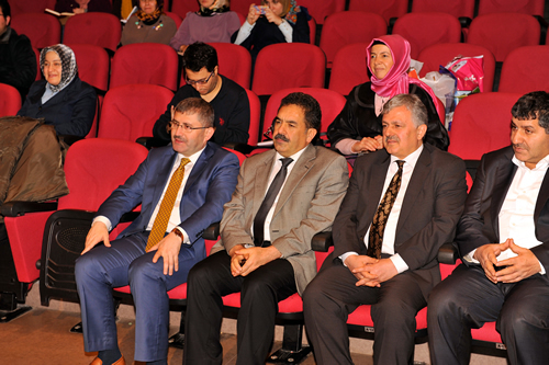 Filibeli Ahmed Hilmi Efendi Üsküdar'da anıldı. Programa, Üsküdar Kaymakamı Mustafa Güler, Üsküdar Belediye Başkanı Hilmi Türkmen, vatandaşlar ve basın mensupları katıldı.
