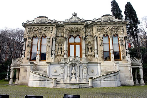 Meclis'in yönetiminde bulunan saray, müze, köşk ve kasırları 8 ayda 1 milyon 181 bin kişi ziyaret etti.