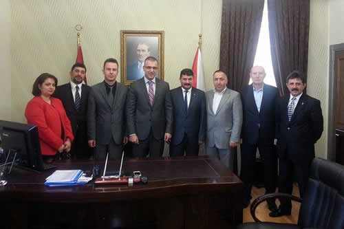 MHP Üsküdar İlçe Yönetimi, Kaymakam Güler'in ardından Üsküdar İlçe Emniyet Müdürü Altuğ Verdi'yi de makamında ziyaret ederek Üsküdar Hükümet Konağı'ndaki ziyaretlerini tamamladı.