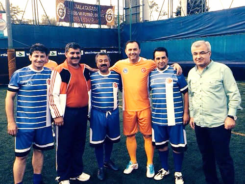 Türkiye futbol tarihinde ''fileleri yırtan'' lakabıyla tanınan Trabzonspor'lu eski futbolcu Hami Mandıralı, maça eşitliği getiren isim oldu.