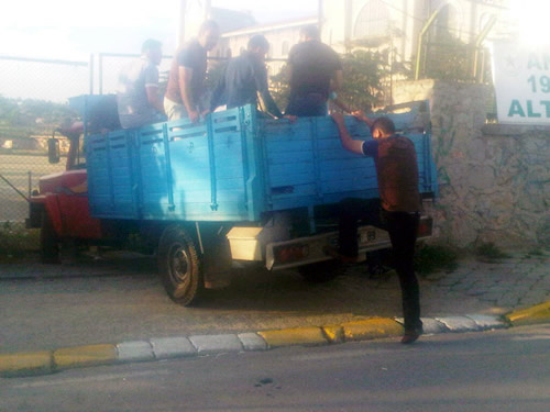 Selami Ali Yeil Saha takm kamyonetle maa gitmek zorunda kald.