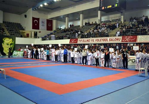 2. skdar Kulpleraras Karate ampiyonas, 50.yl Voleybol Salonu'nda yapld