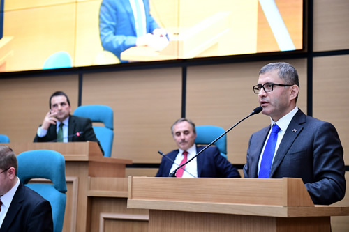 Üsküdar Belediye Başkanı Hilmi Türkmen, pazartesi günü Belediye Meclisi'nde yapılan grup toplantısında Kentsel Dönüşüm'e ait önemli bilgiler paylaştı.