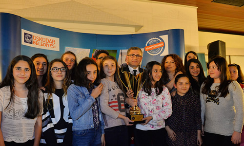 Üsküdar Belediyesi tarafından düzenlenen ve en yetenekli minik sporcuların keşfedildiği ''Üsküdar'ın En'leri'' yarışmasının ödül töreni Üsküdar Belediyesi Sosyal Tesisleri'nde yapıldı.