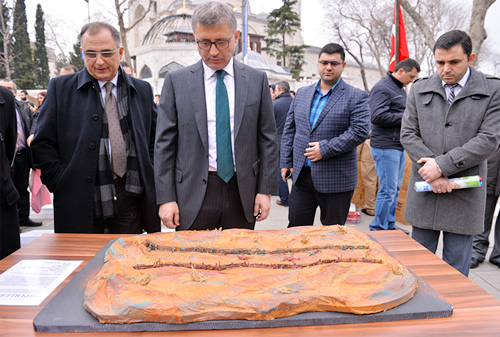 skdar Belediyesi, anakkale Zaferi'nin 101'inci yl dnmnde dzenledii zel etkinlikte, tarihe adn altn harflerle yazdran destans zaferin bilinmeyen ynlerini gzler nne serdi.