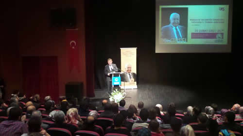Hilmi Türkmen organizasyonu yapan Üsküdar Belediyesi'ne de teşekkür ederek konuşmasını bitirdi.